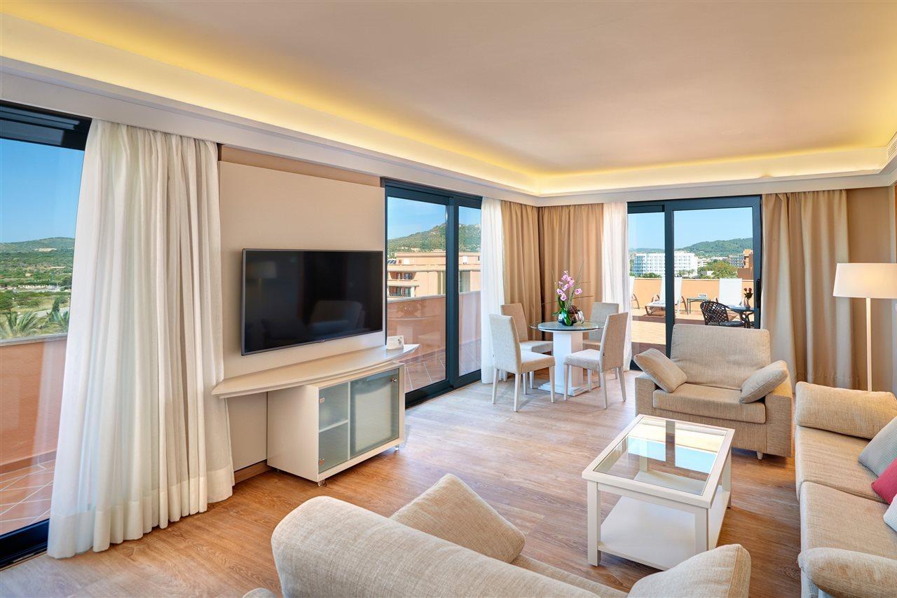Hipotels Hipocampo Palace & Spa Cala Millor  Exterior foto A suite at the hotel