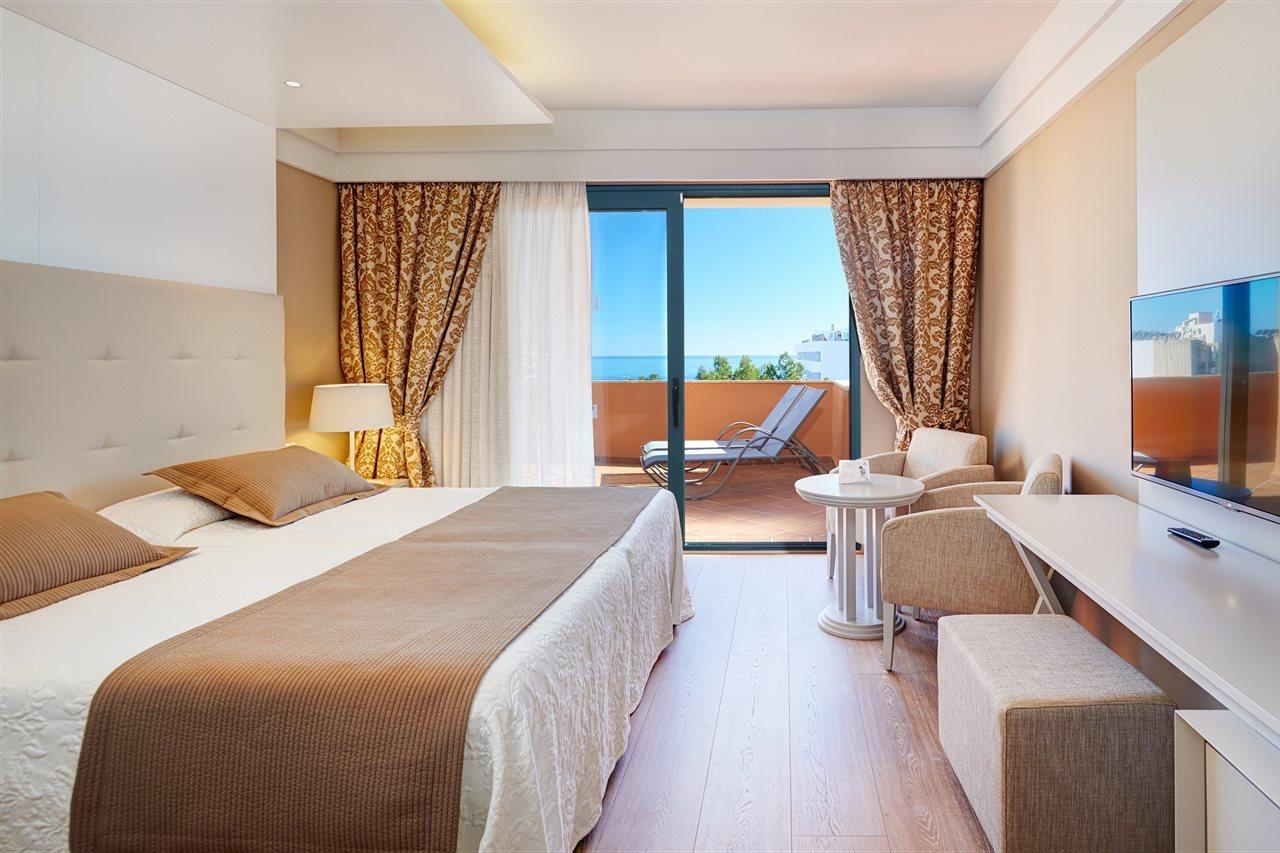 Hipotels Hipocampo Palace & Spa Cala Millor  Exterior foto A room at the hotel