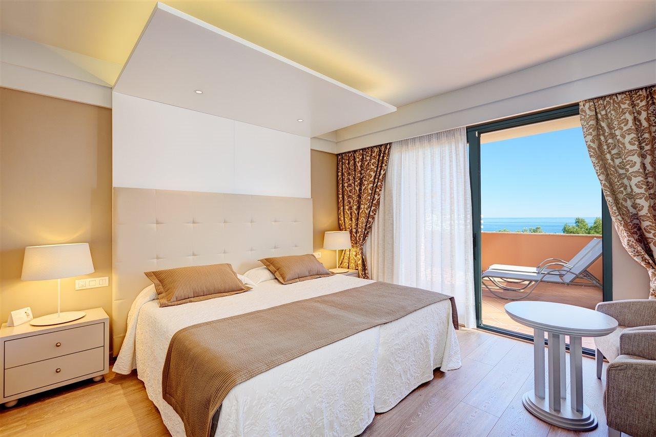 Hipotels Hipocampo Palace & Spa Cala Millor  Exterior foto A room at the hotel