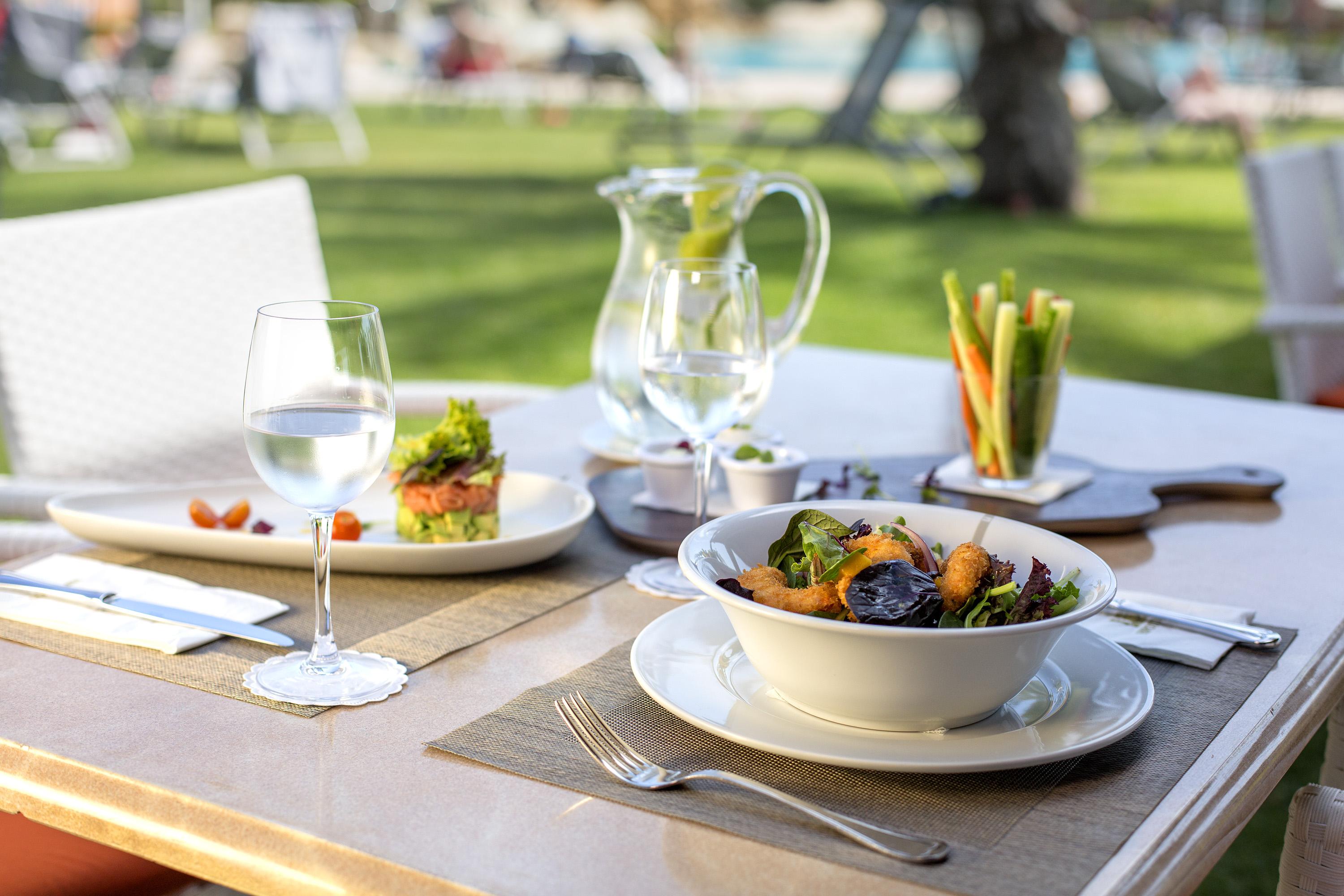 Hipotels Hipocampo Palace & Spa Cala Millor  Exterior foto A table set for lunch